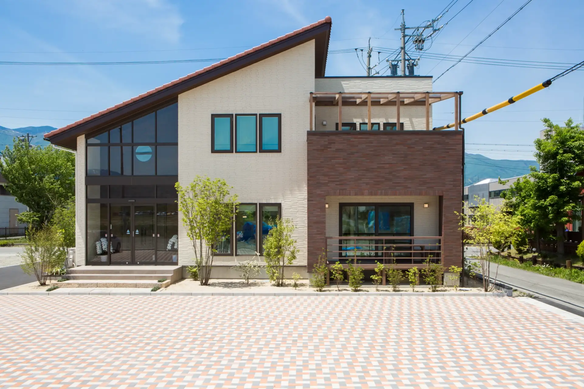 ina's facade 伊那展示場外観