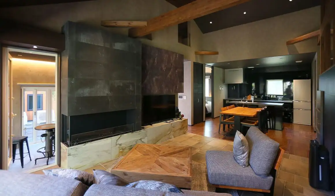 【オブシディアン - 黒曜石】
OBSIDIAN