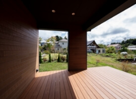 吹抜けウッドデッキ